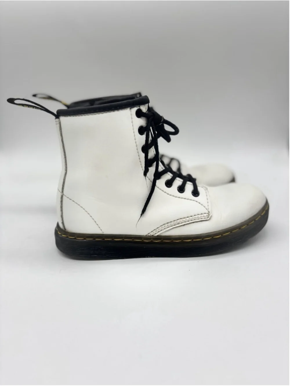 Doc Dr. Martens Girls Zavala J AW004 Lace Up Combat Boot White Size 2 Youth